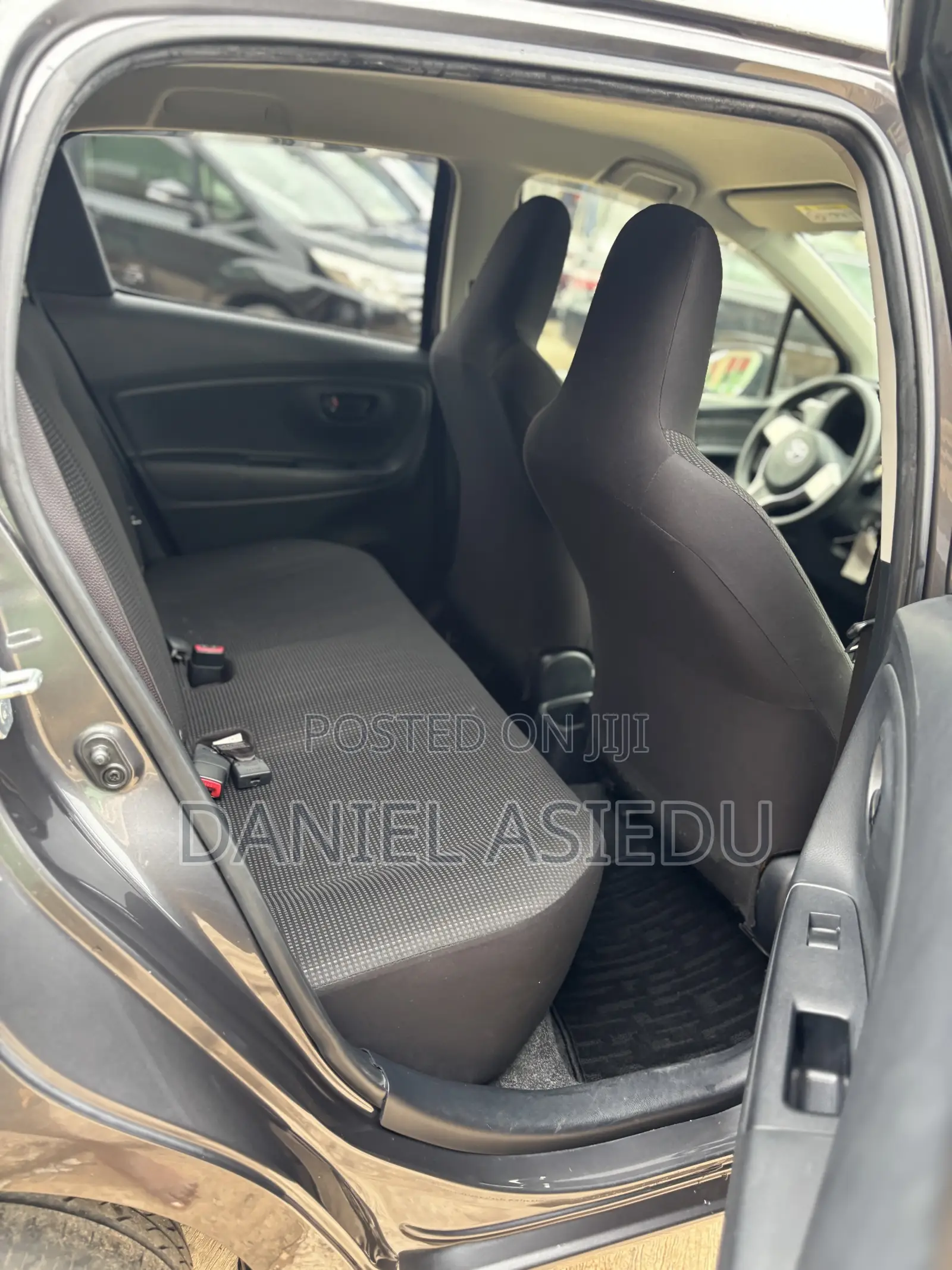 Toyota Vitz 1.3 AWD 5dr 2015 Gray