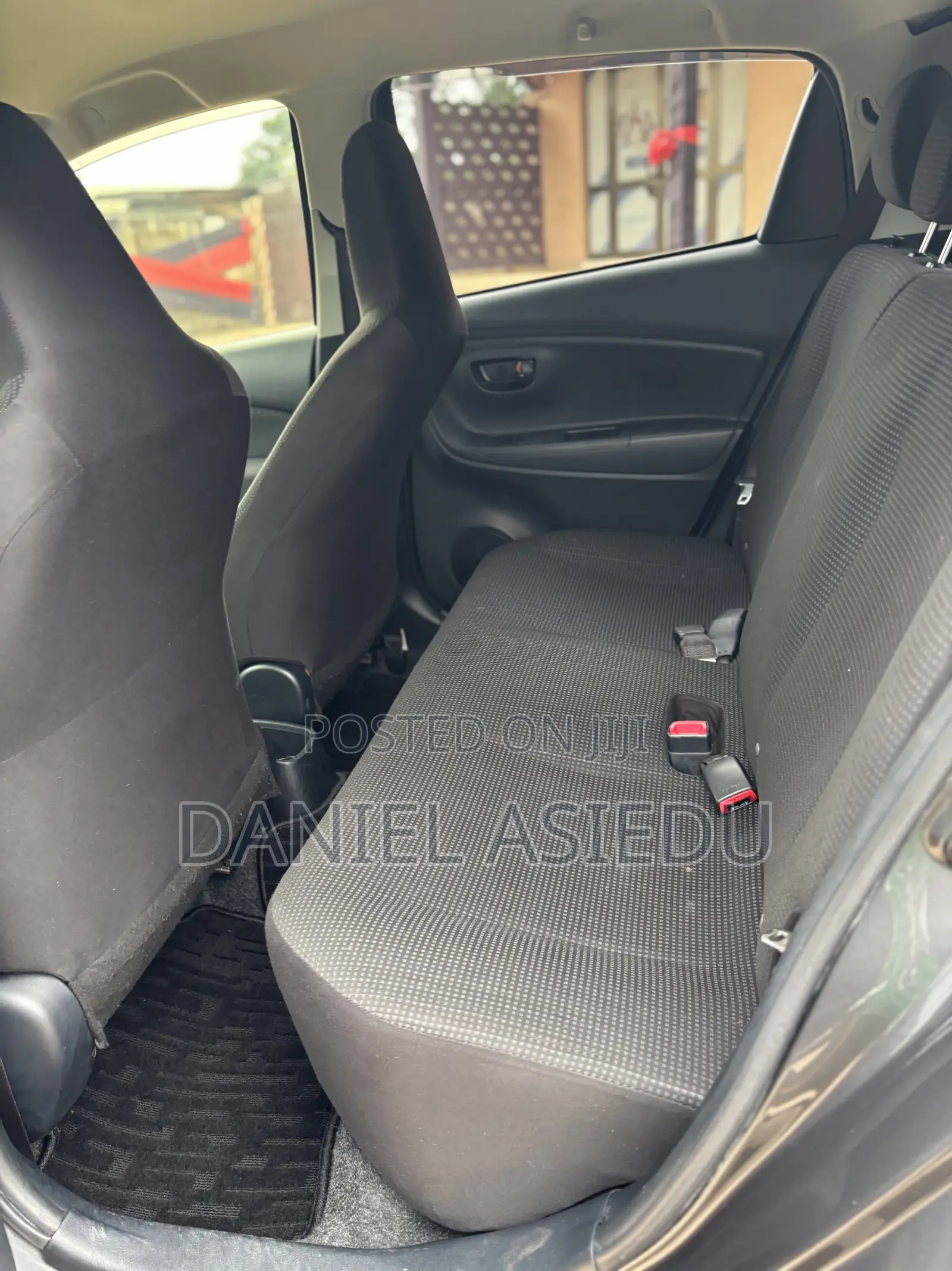 Toyota Vitz 1.3 AWD 5dr 2015 Gray