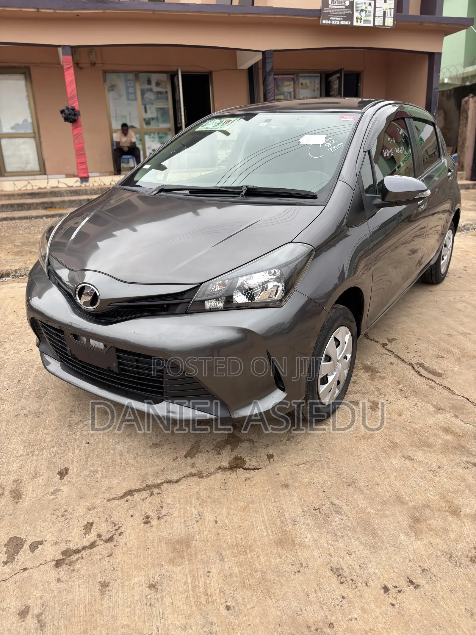 Toyota Vitz 1.3 AWD 5dr 2015 Gray