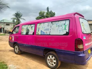 Bus 2002 Pink