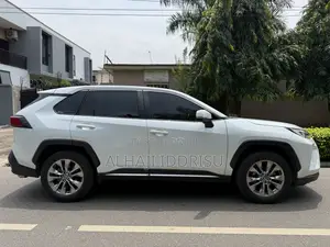 Toyota RAV4 Limited FWD 2024 White