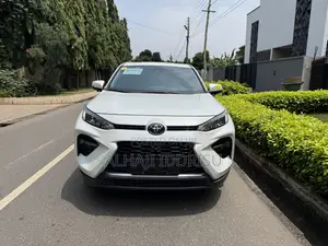 Toyota RAV4 Limited FWD 2024 White