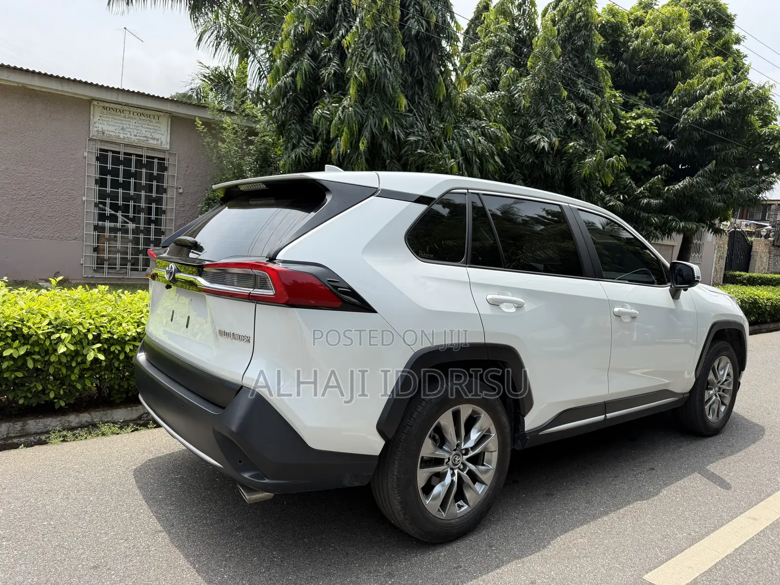 Toyota RAV4 Limited FWD 2024 White