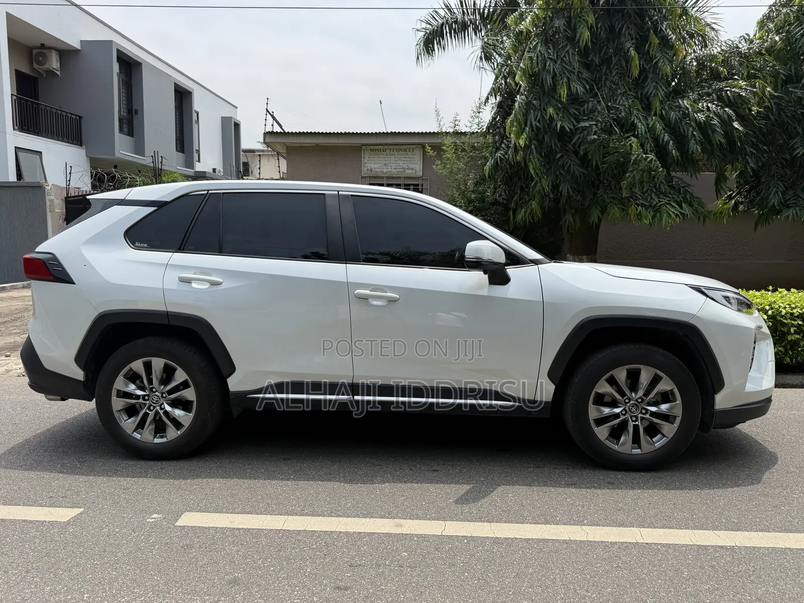 Toyota RAV4 Limited FWD 2024 White