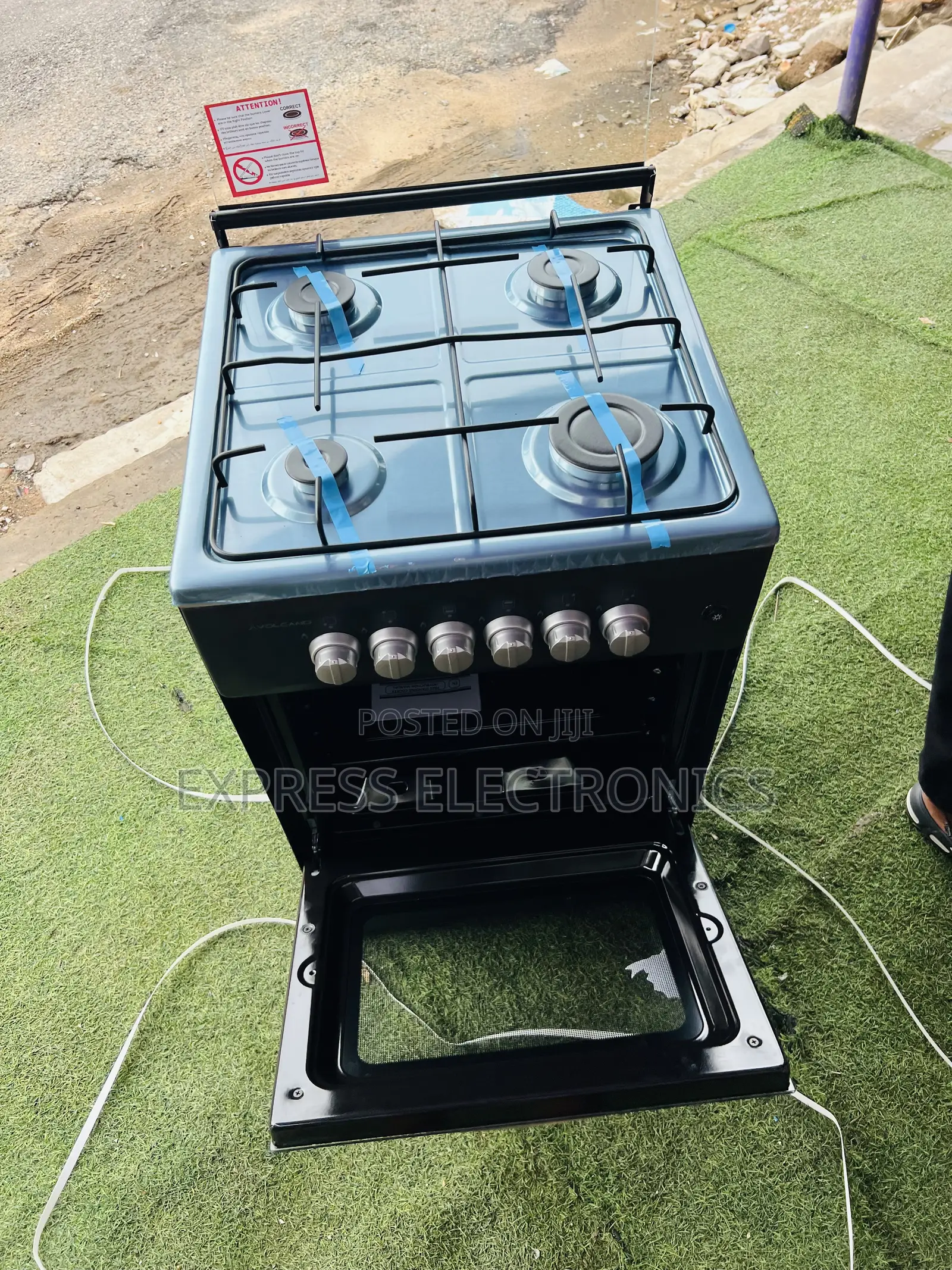 Ultra Modern Sleek Gas Cooker Oven 50/50 4burner