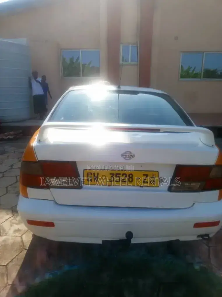Nissan Primera 2010 White