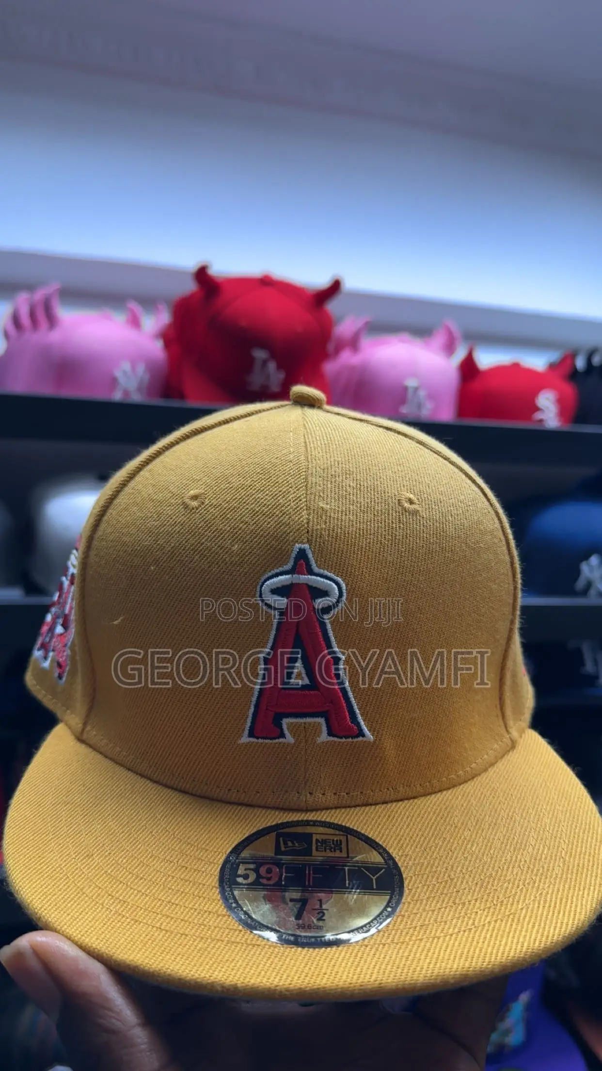 Round Fitted Caps