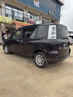Toyota Sienta 1.5 FWD 2014 Black