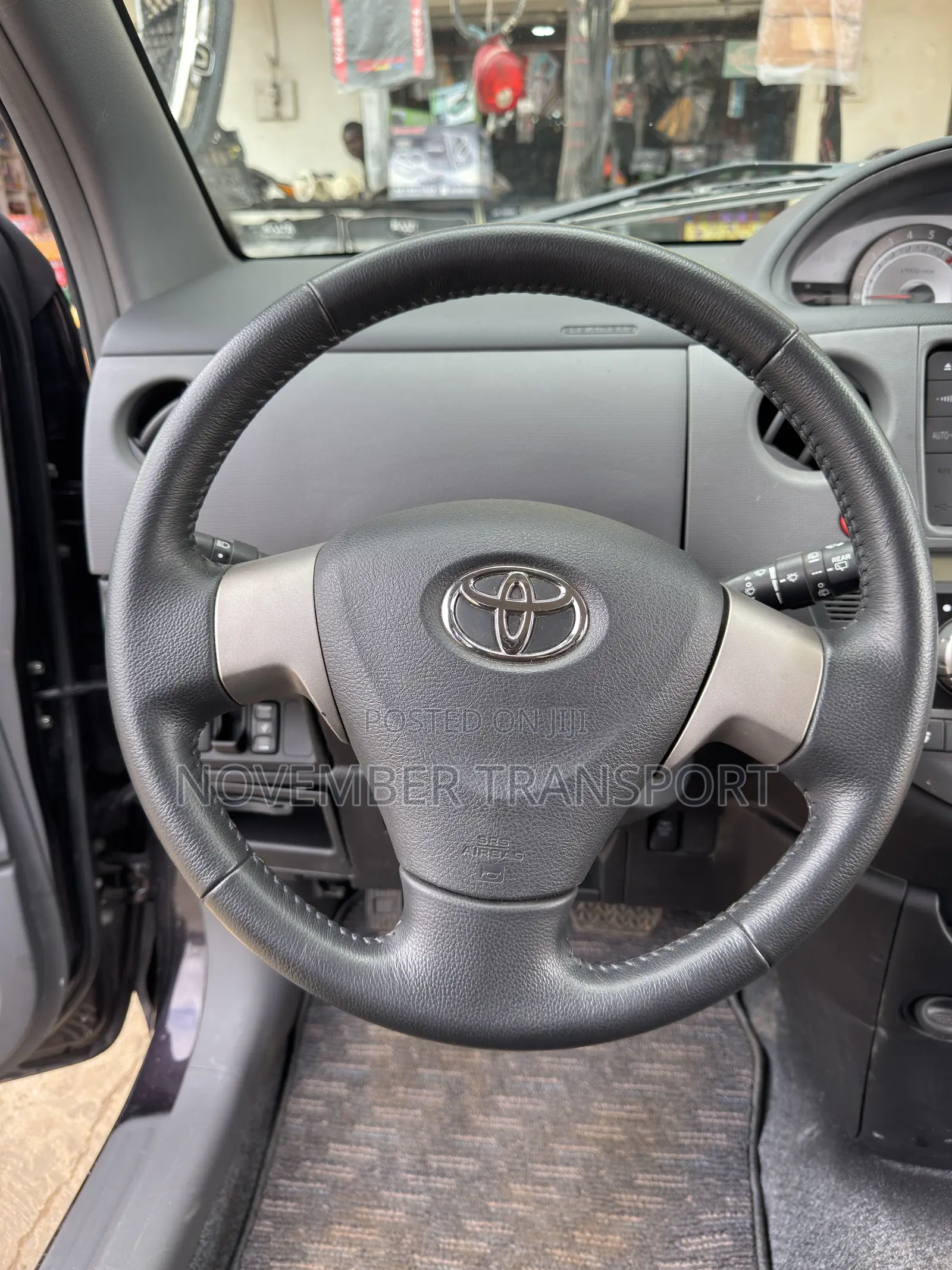 Toyota Sienta 1.5 FWD 2014 Black