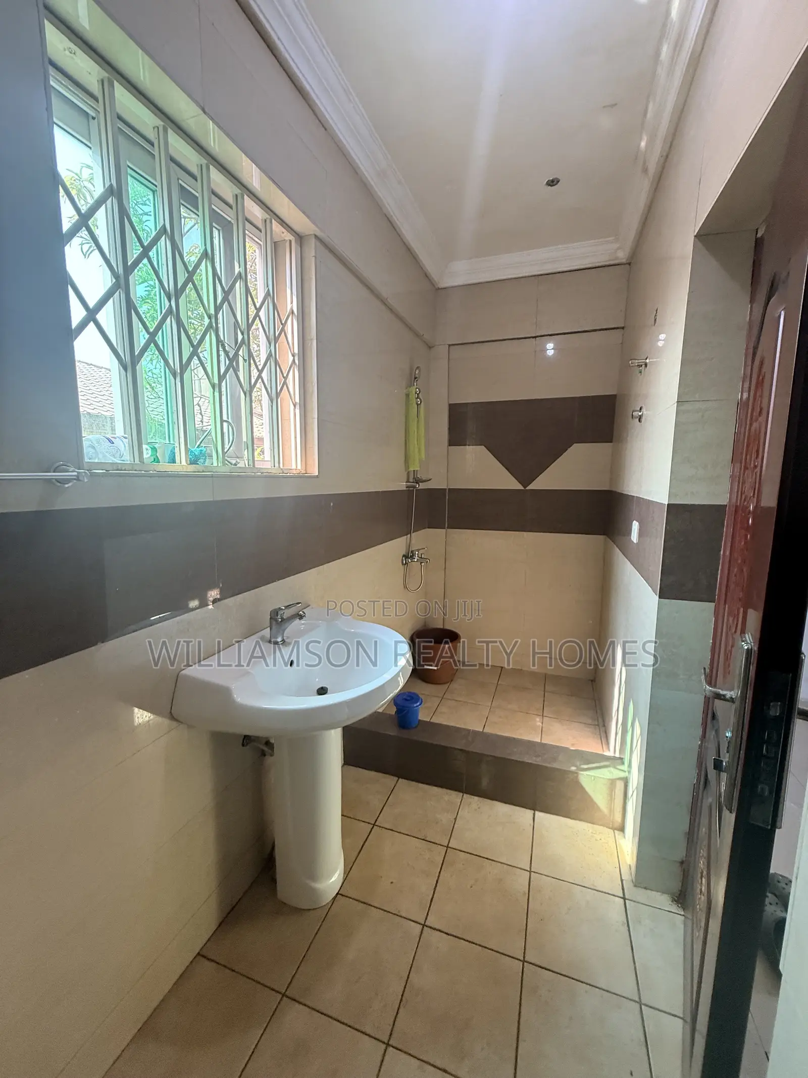 1bdrm Apartment in Spintex Main Road for rent