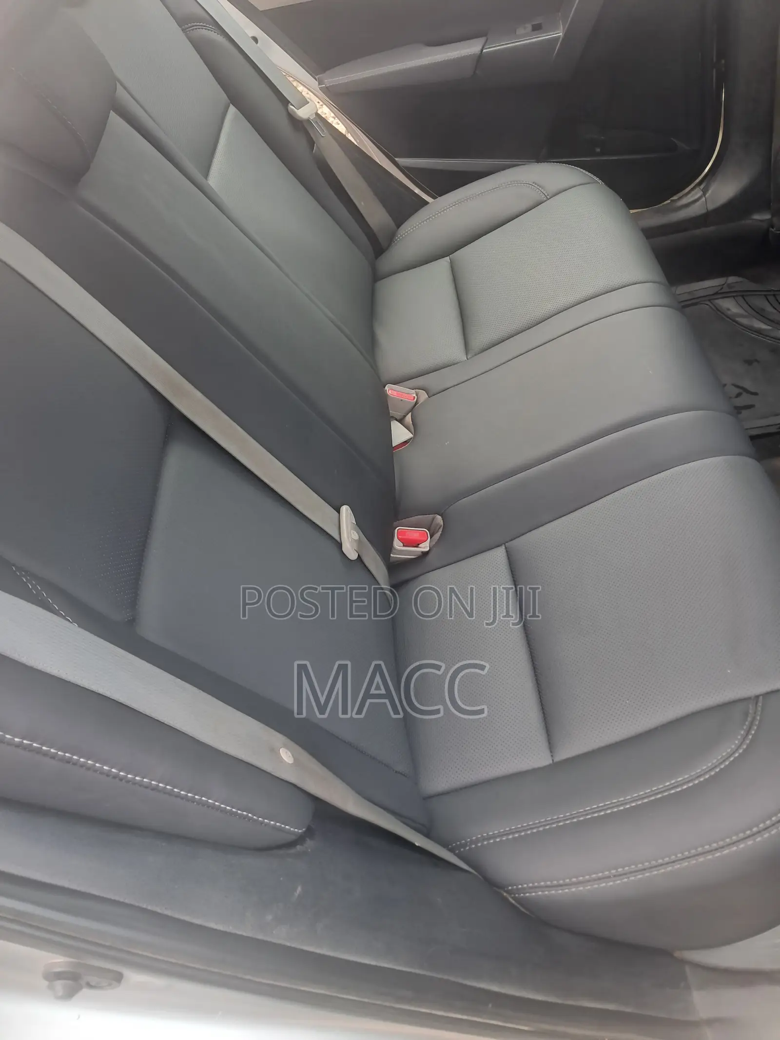 Toyota Corolla LE 4dr Sedan (1.8L 4cyl CVT) 2014 Silver