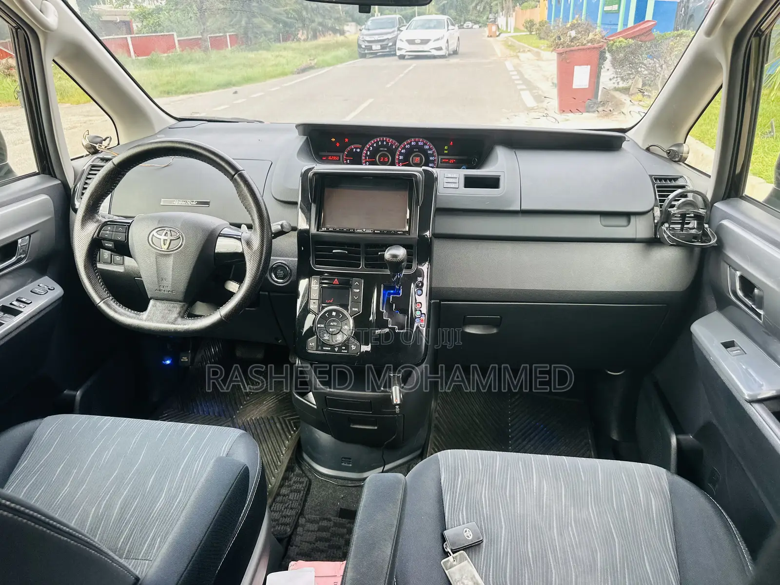 Toyota Voxy 2014 Black