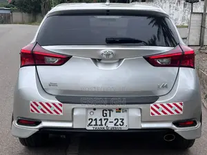 Toyota Corolla SE (1.8L 4cyl 2A) 2018 Silver