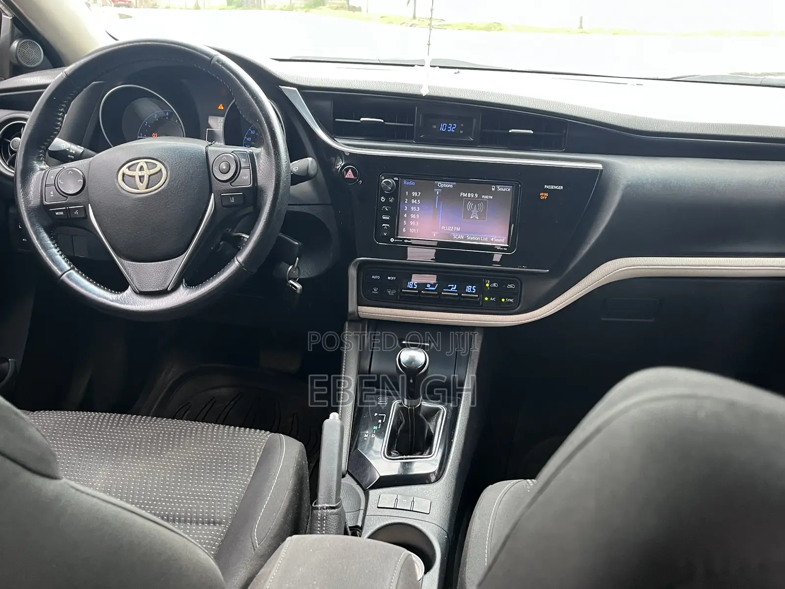 Toyota Corolla SE (1.8L 4cyl 2A) 2018 Silver
