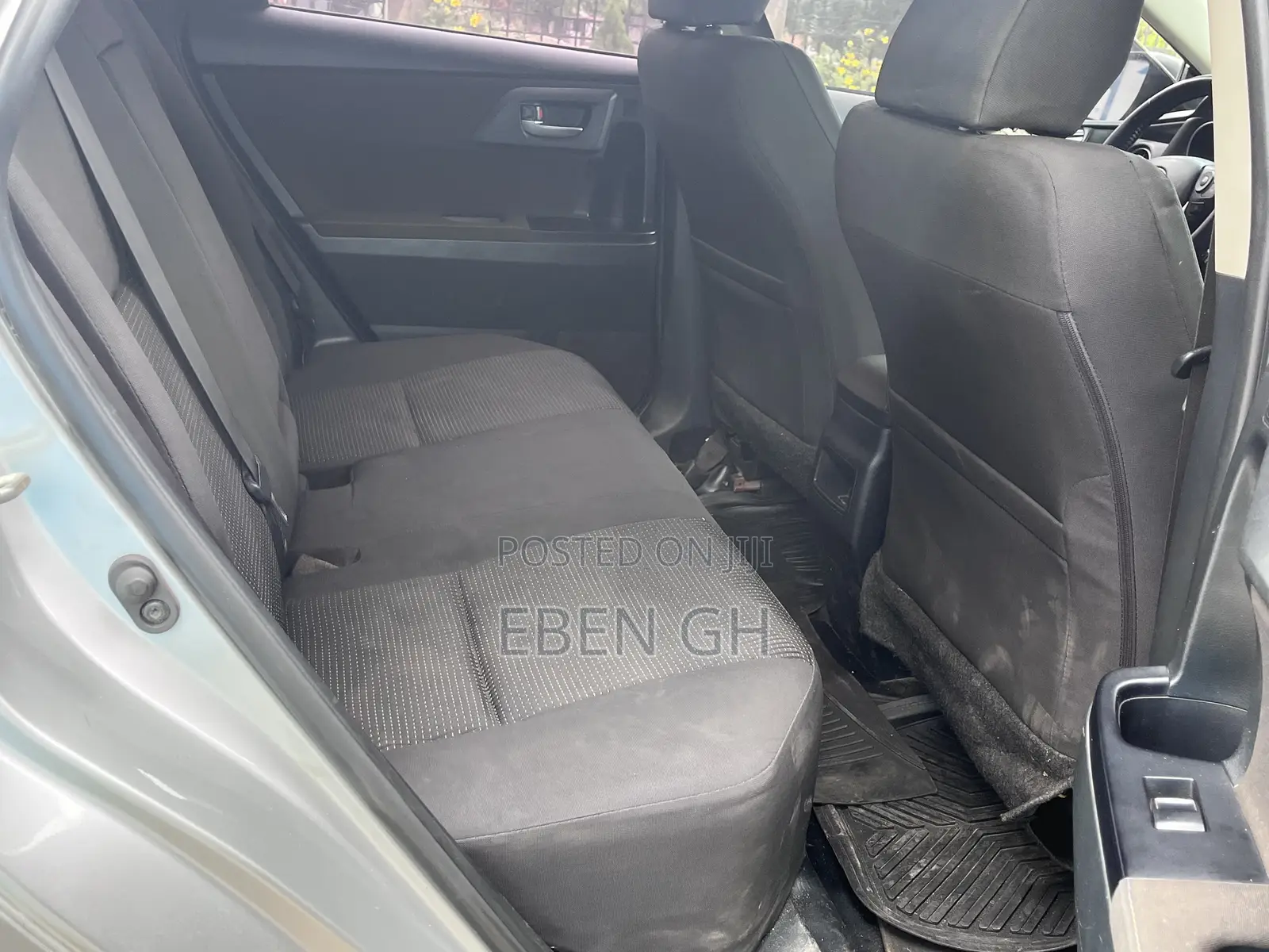 Toyota Corolla SE (1.8L 4cyl 2A) 2018 Silver