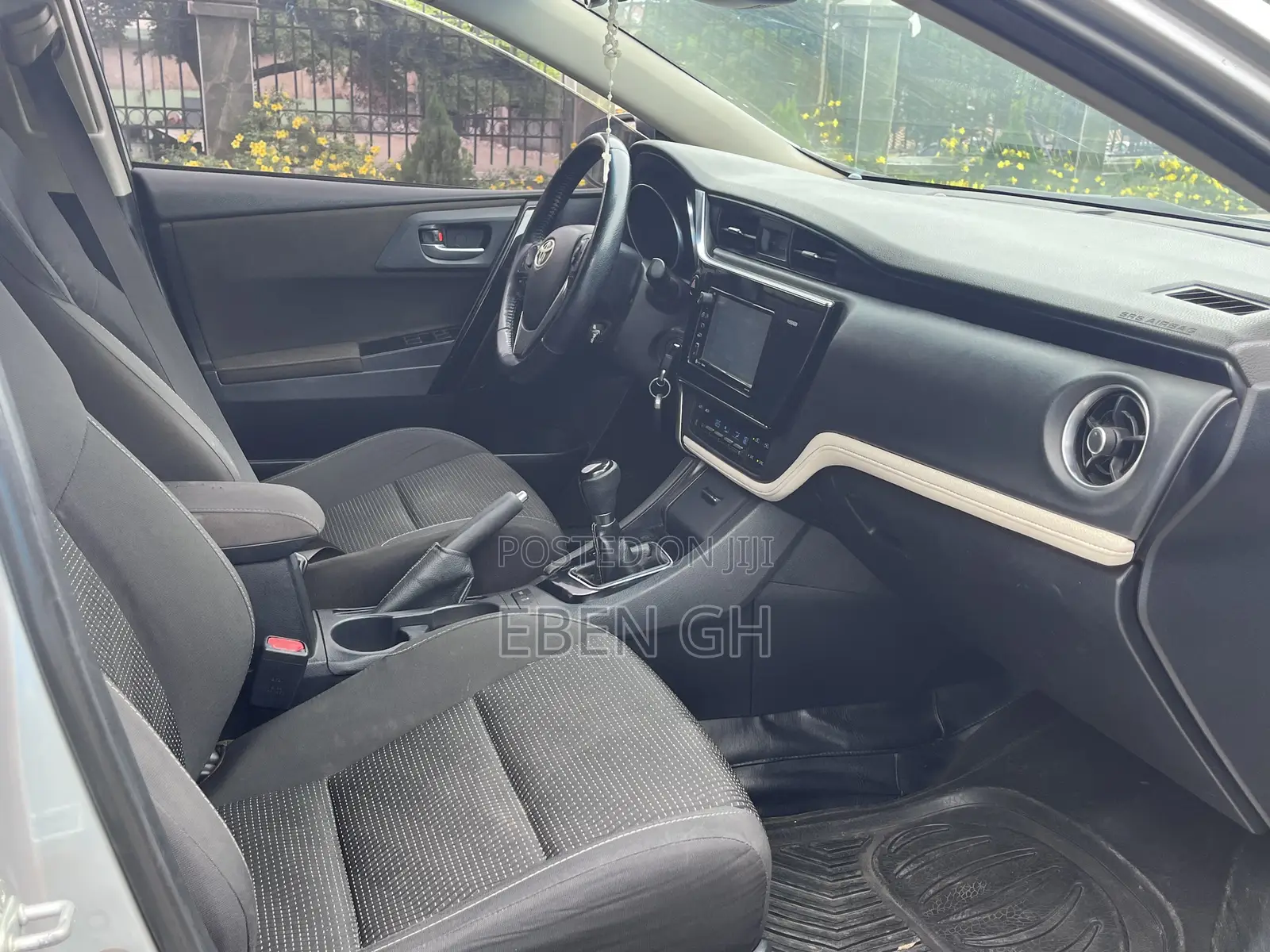 Toyota Corolla SE (1.8L 4cyl 2A) 2018 Silver