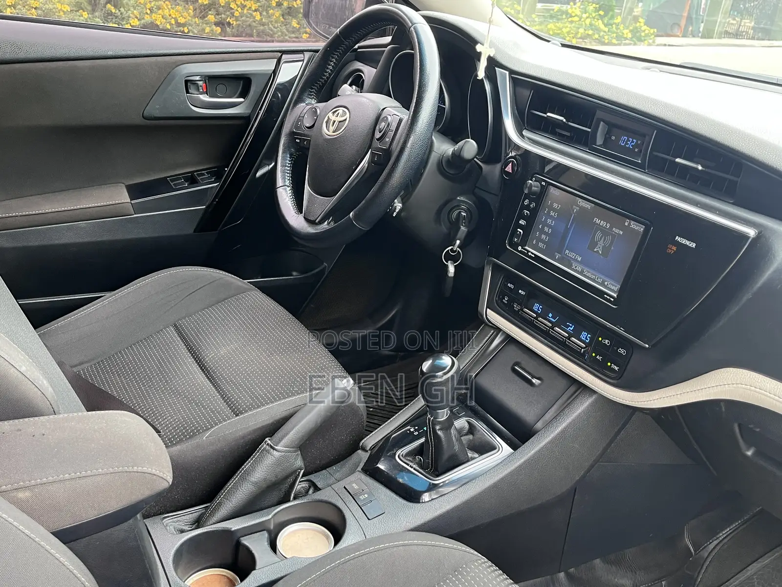 Toyota Corolla SE (1.8L 4cyl 2A) 2018 Silver