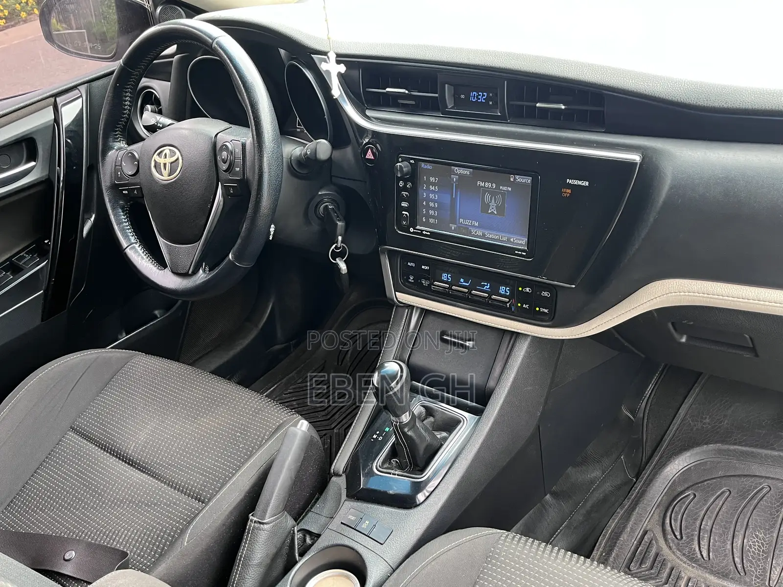 Toyota Corolla SE (1.8L 4cyl 2A) 2018 Silver
