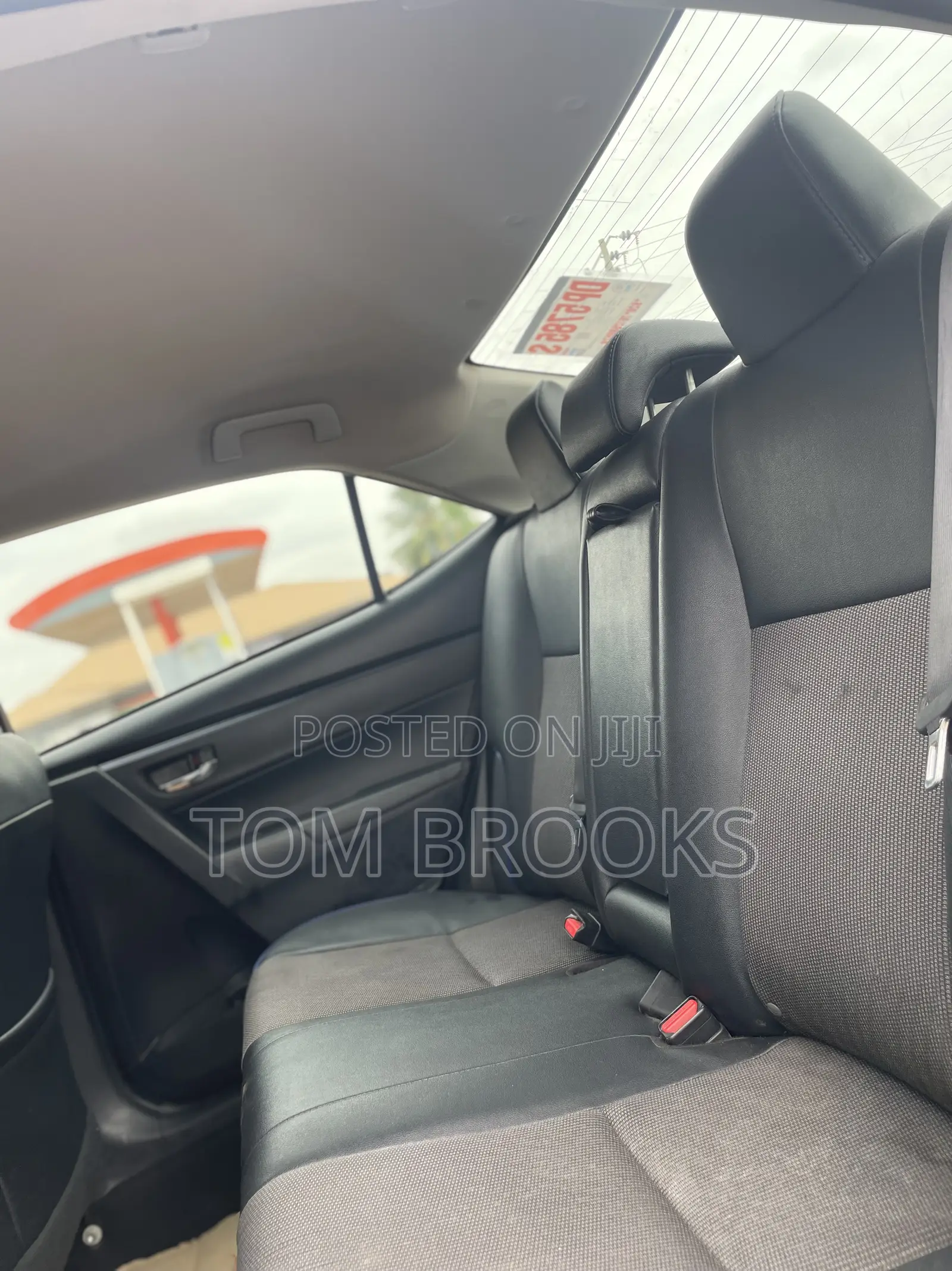 Toyota Corolla SE (1.8L 4cyl 2A) 2018 Black