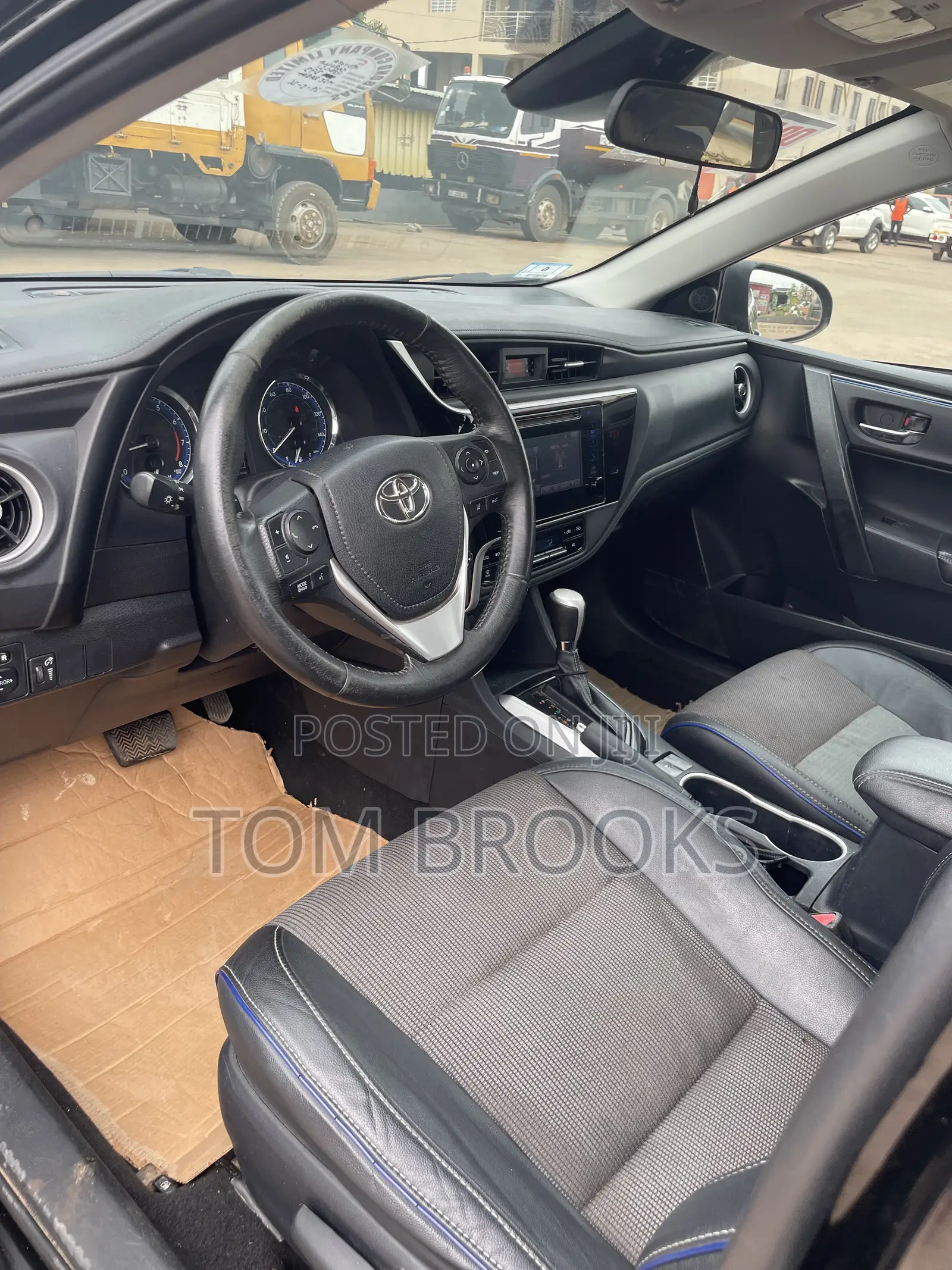 Toyota Corolla SE (1.8L 4cyl 2A) 2018 Black