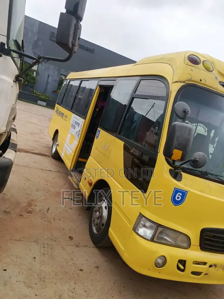Hyundai County 2014 Yellow