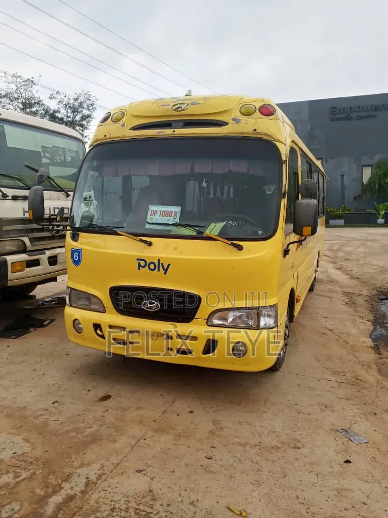 Hyundai County 2014 Yellow