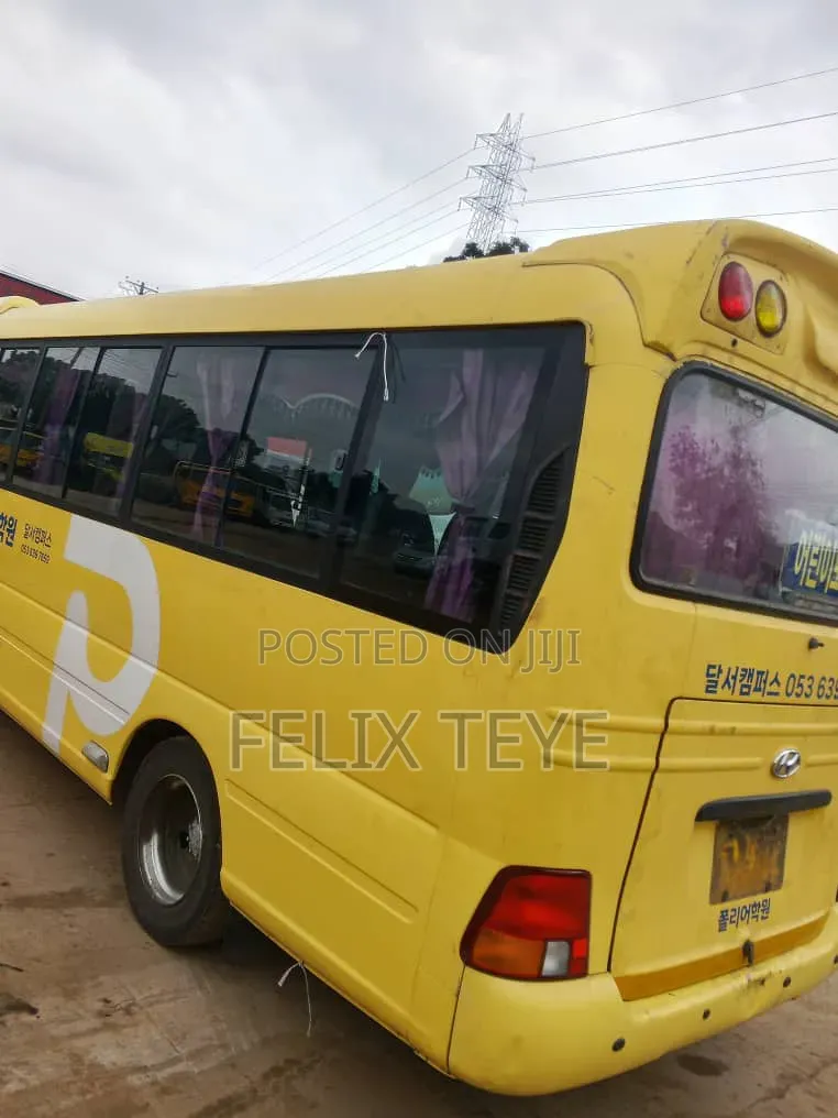 Hyundai County 2014 Yellow