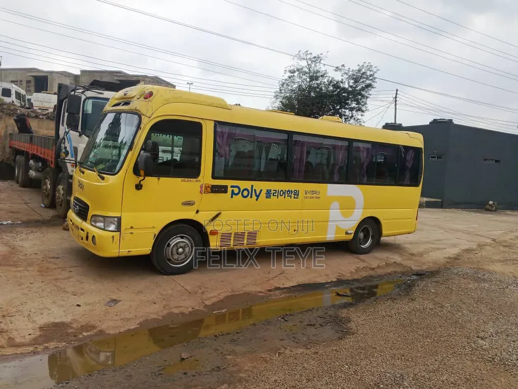 Hyundai County 2014 Yellow