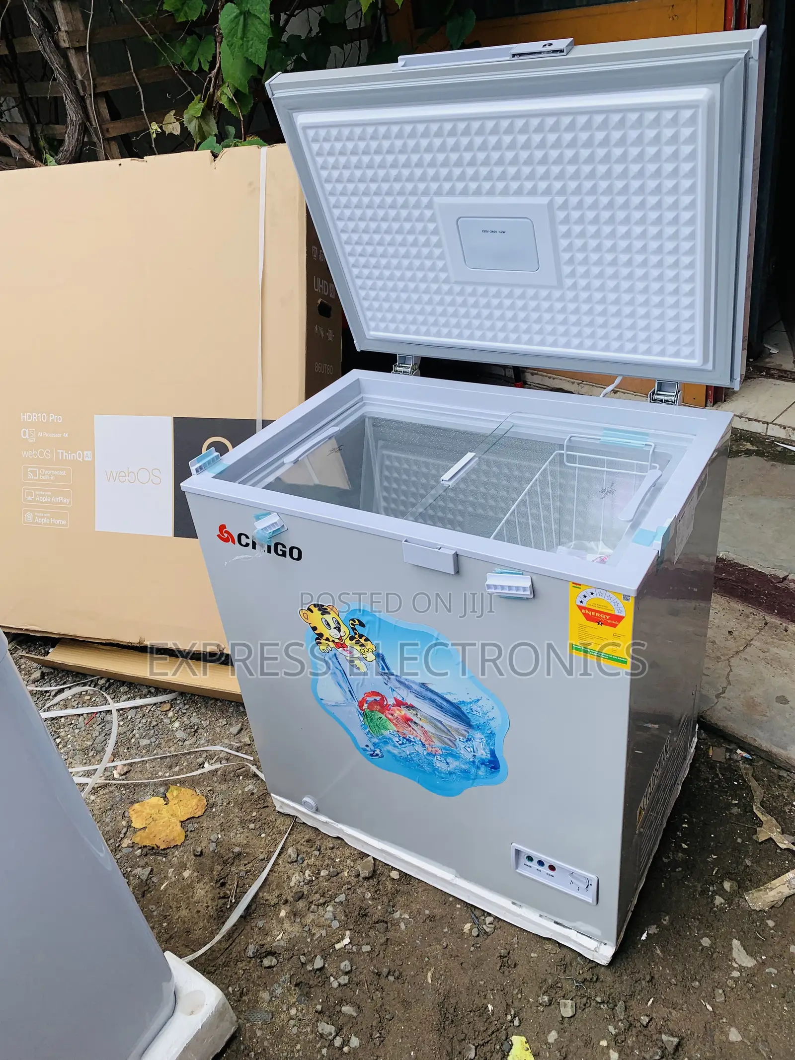 Hot  Deals on Chest Freezer Single Door 142L Chigo