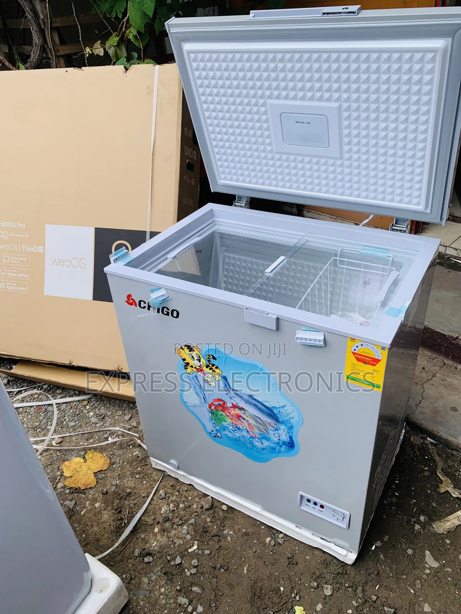 Hot  Deals on Chest Freezer Single Door 142L Chigo