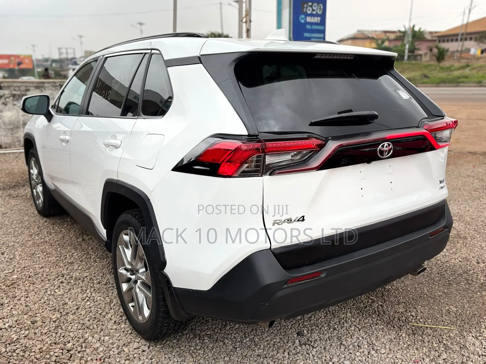 Toyota RAV4 XLE 2022 White