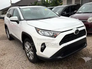 Toyota RAV4 XLE 2022 White