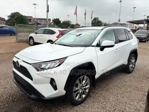 Toyota RAV4 XLE 2022 White