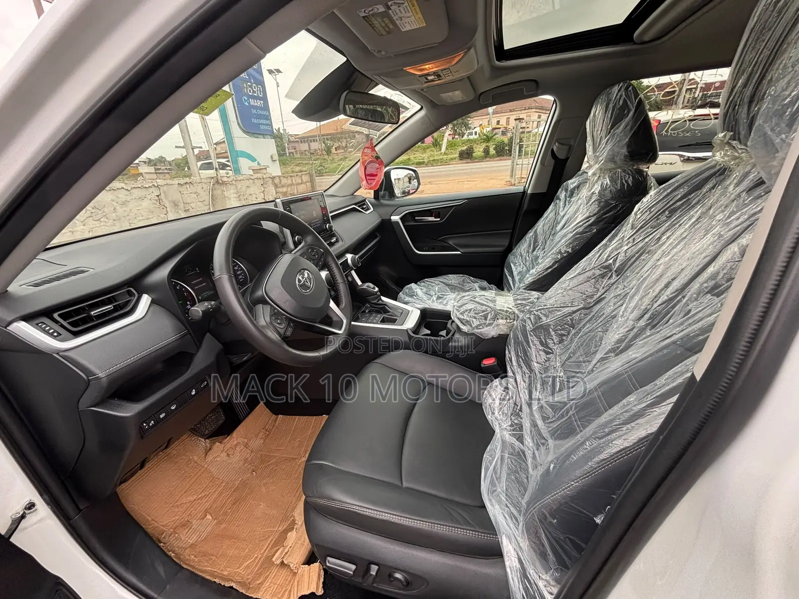 Toyota RAV4 XLE 2022 White