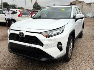 Toyota RAV4 XLE 2022 White