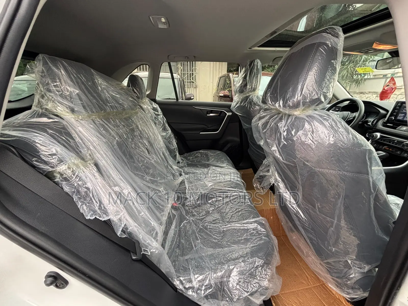 Toyota RAV4 XLE 2022 White