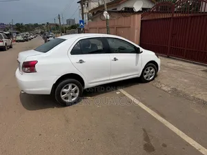 Toyota Yaris 2010 White