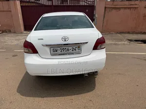 Toyota Yaris 2010 White