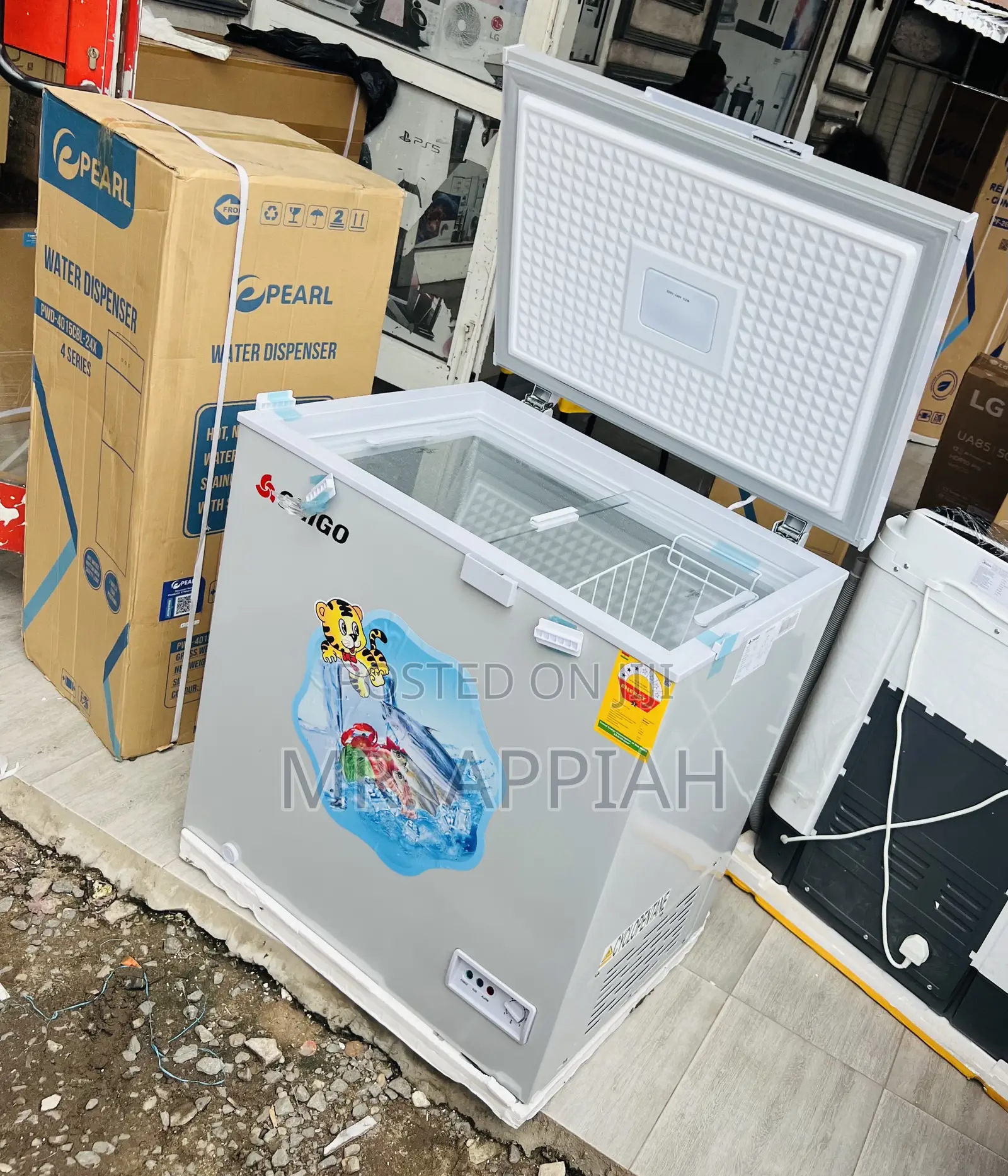 Extremely Durable Chigo Single Door Chest Freezer(Gray).