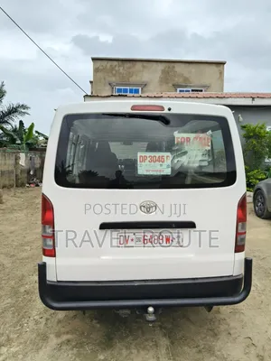 Toyota HiAce 2014 White