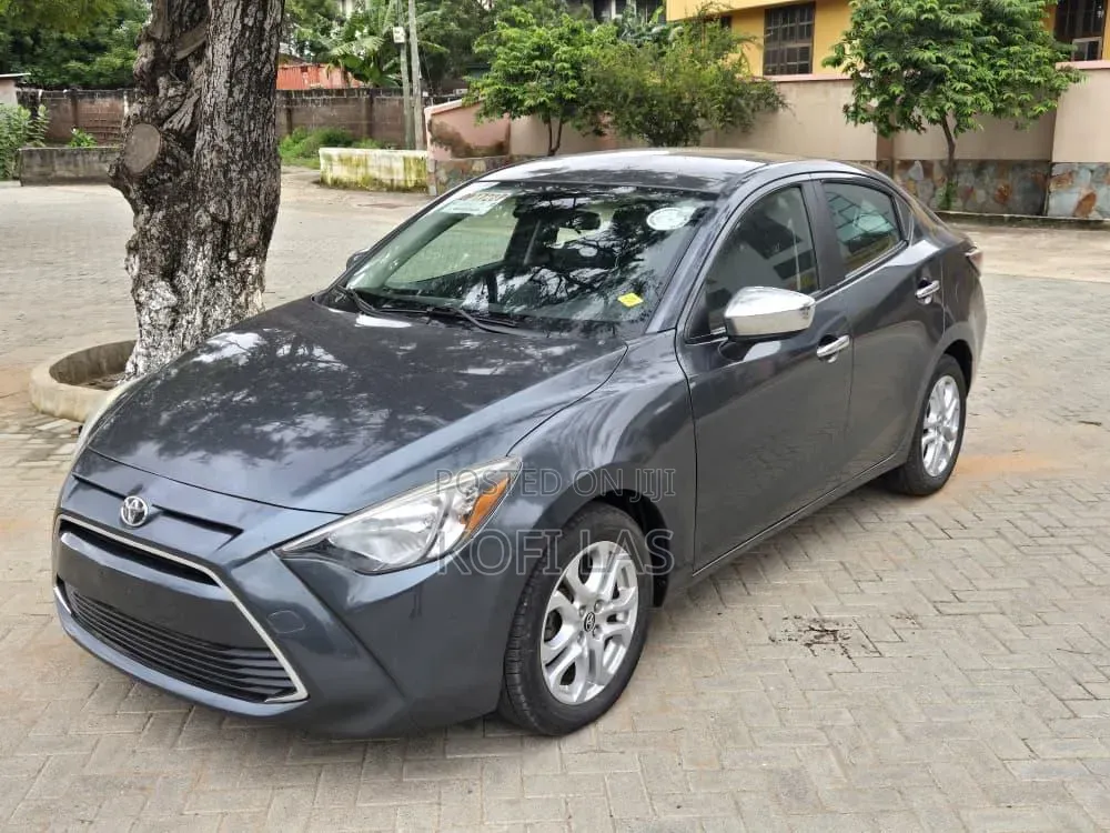 Toyota Yaris 2018 Black