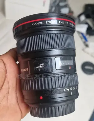 Canon 17-40mm F4 Ultra-Wide Lens