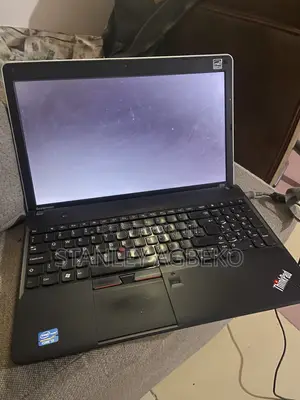 Laptop Lenovo ThinkPad Edge E530 4GB Intel Core i3 HDD 500GB