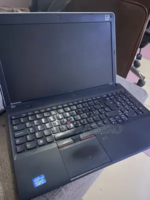 Laptop Lenovo ThinkPad Edge E530 4GB Intel Core i3 HDD 500GB