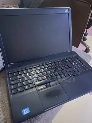 Laptop Lenovo ThinkPad Edge E530 4GB Intel Core i3 HDD 500GB