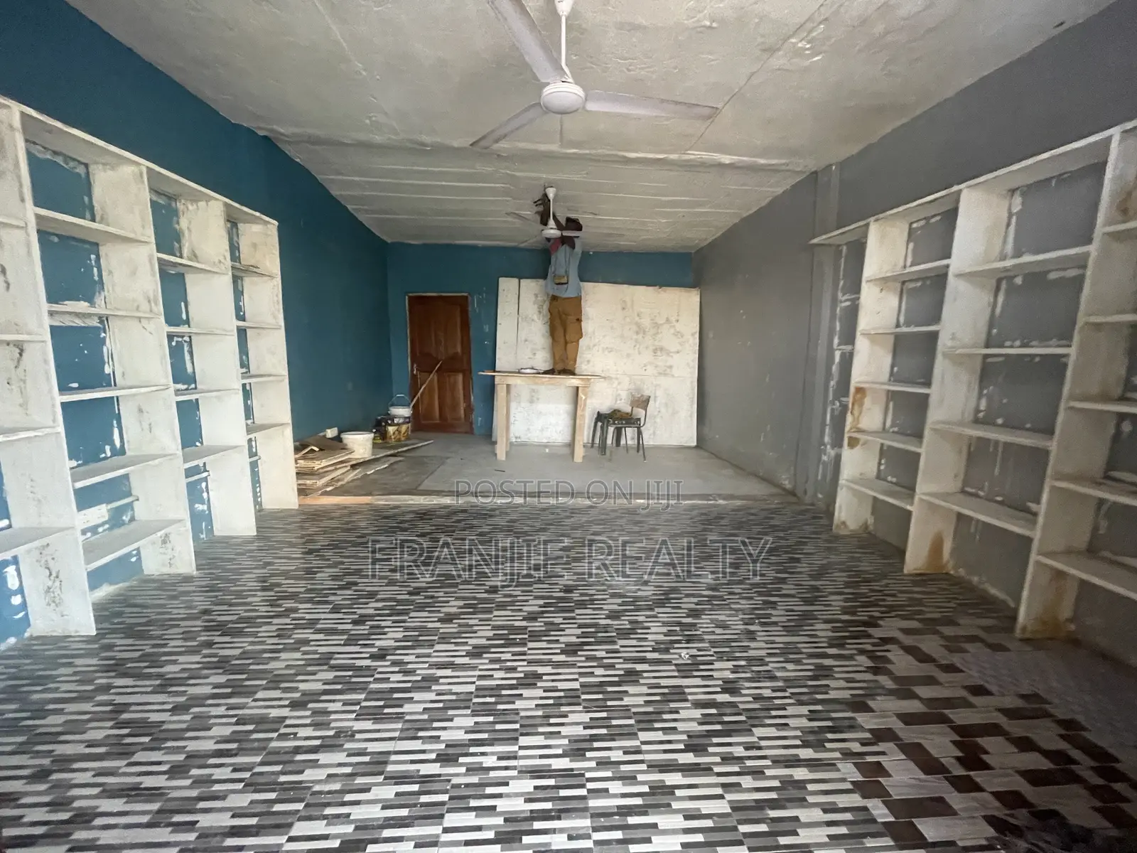 Shop for Rent at Bortianor
