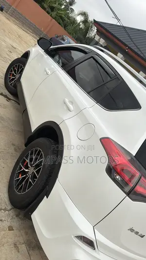 Toyota RAV4 SE AWD (2.5L 4cyl 6A) 2016 White