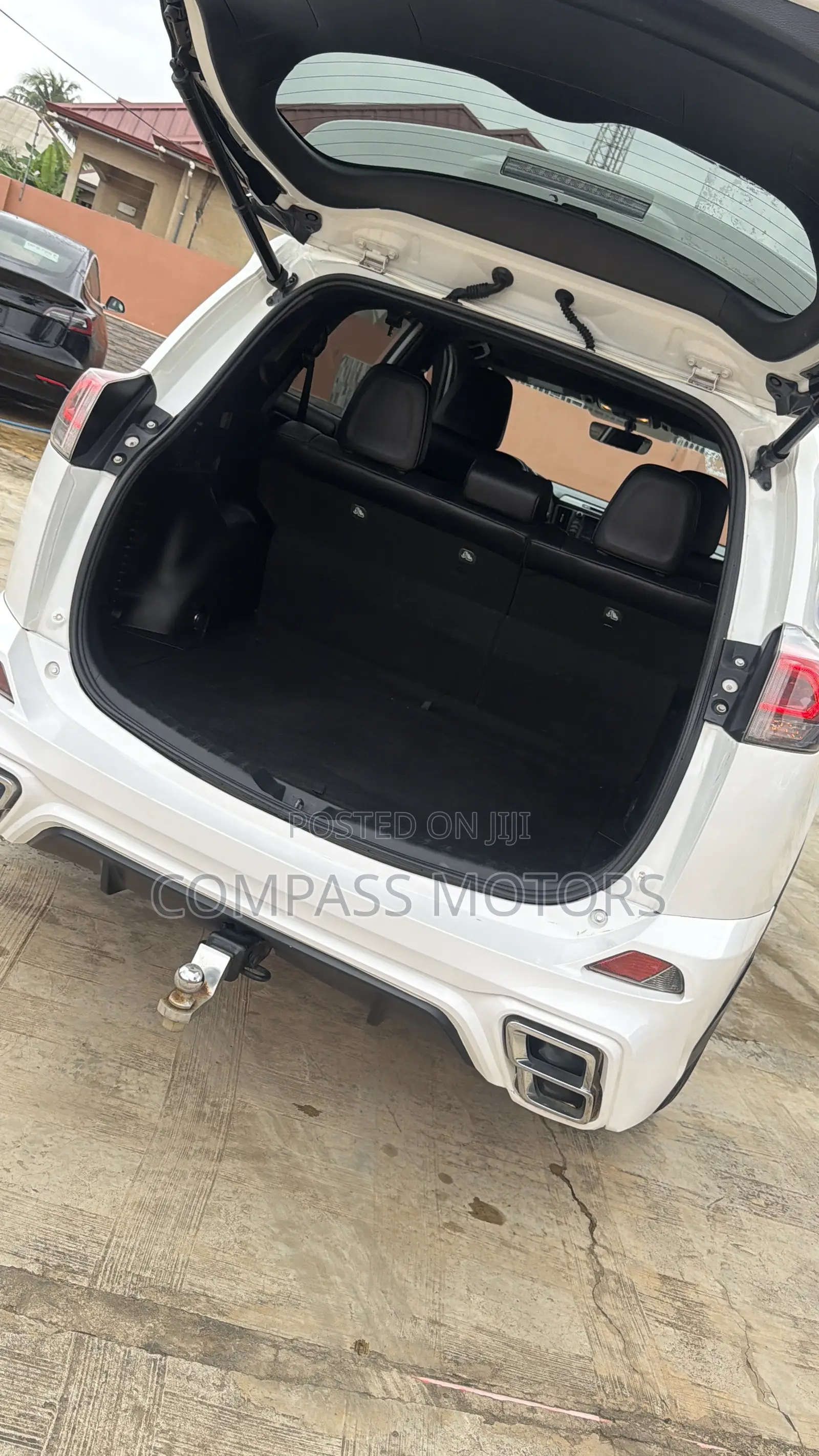 Toyota RAV4 SE AWD (2.5L 4cyl 6A) 2016 White
