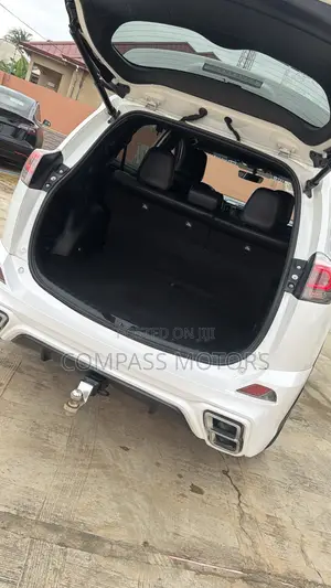 Toyota RAV4 SE AWD (2.5L 4cyl 6A) 2016 White