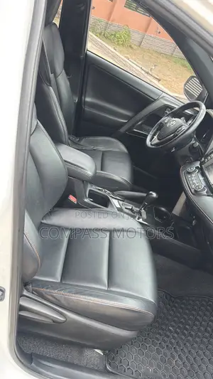 Toyota RAV4 SE AWD (2.5L 4cyl 6A) 2016 White